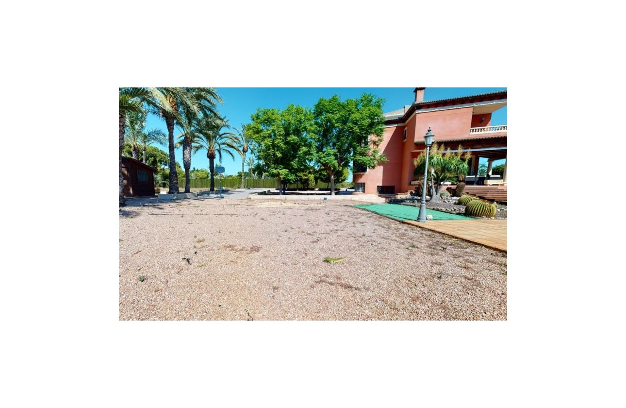 Resale - Villa - Elche