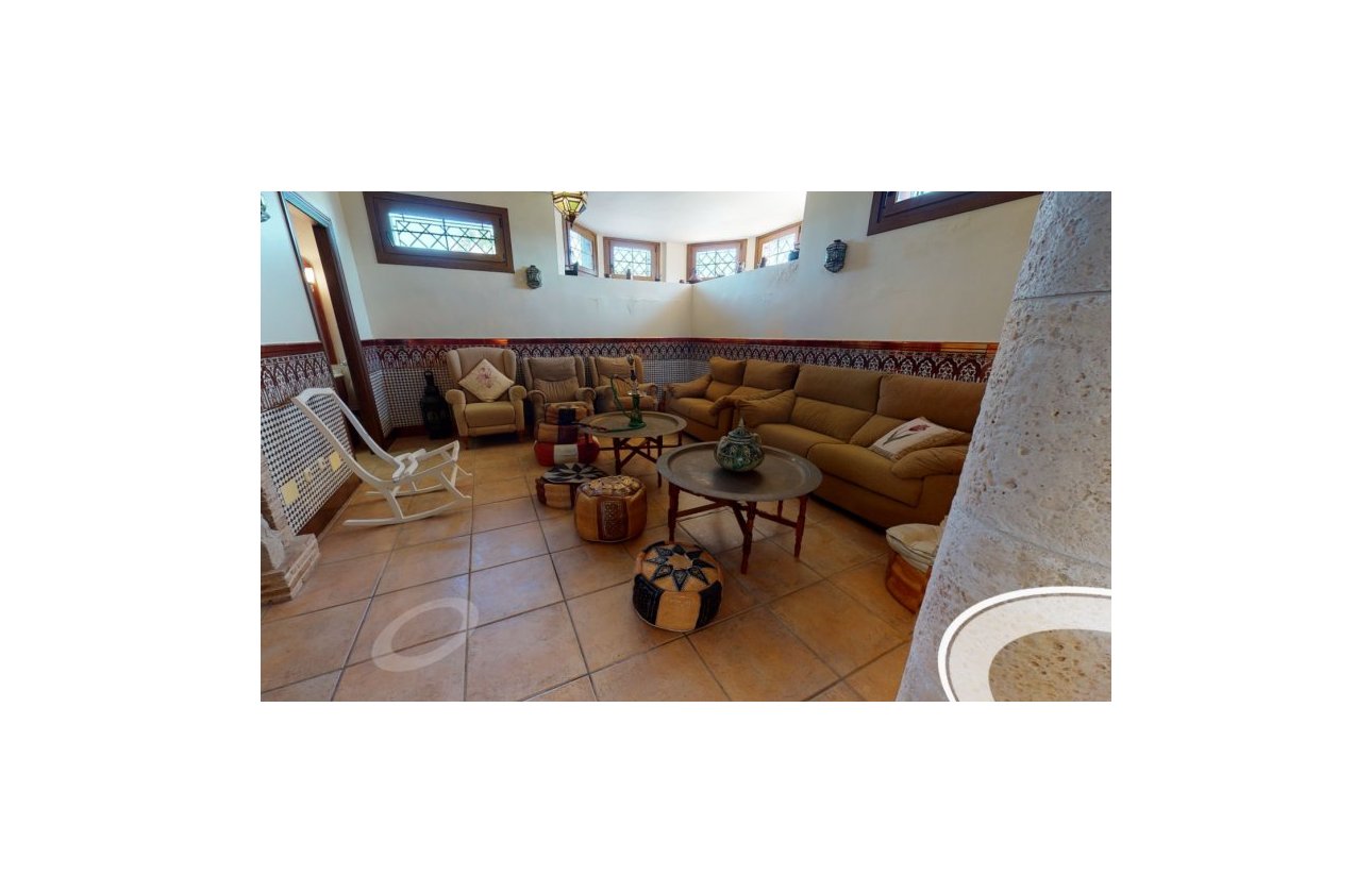 Resale - Villa - Elche