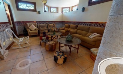 Resale - Villa - Elche