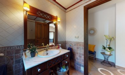 Resale - Villa - Elche