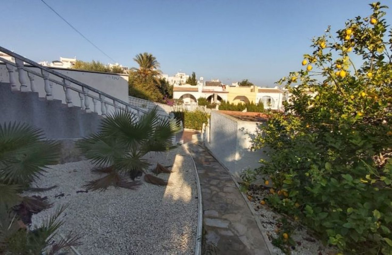 Resale - Villa - Torrevieja