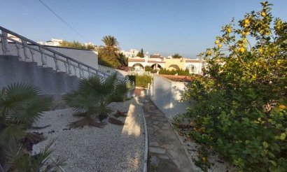 Resale - Villa - Torrevieja