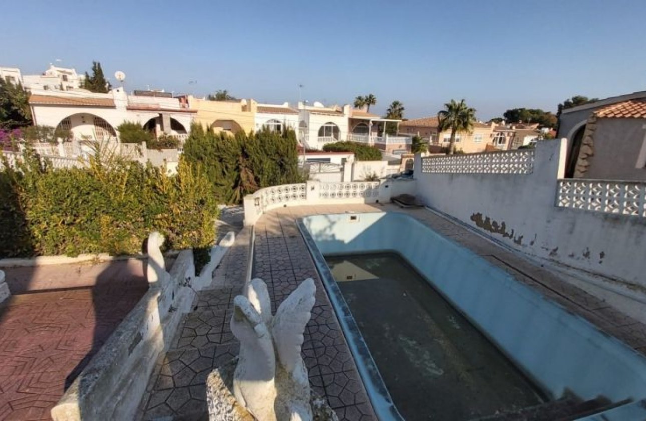 Resale - Villa - Torrevieja