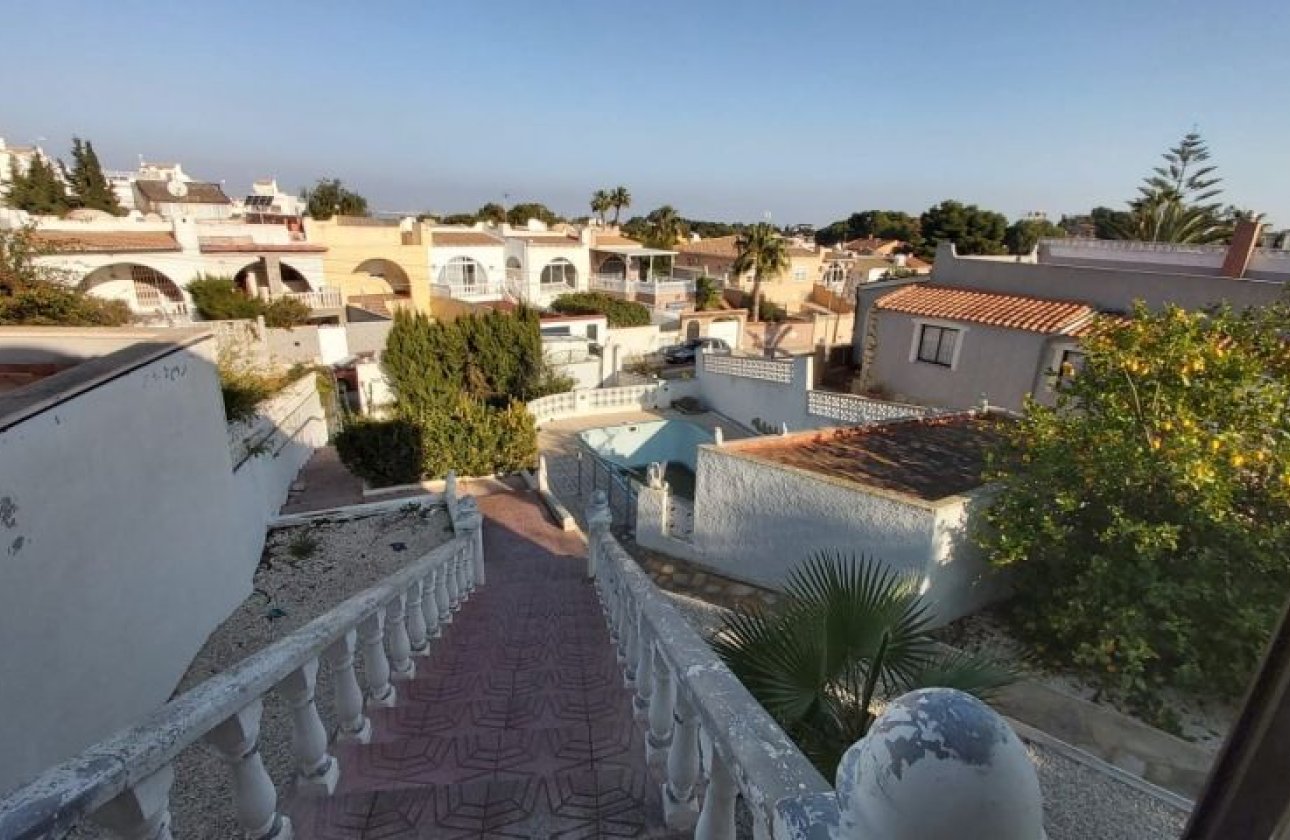 Resale - Villa - Torrevieja