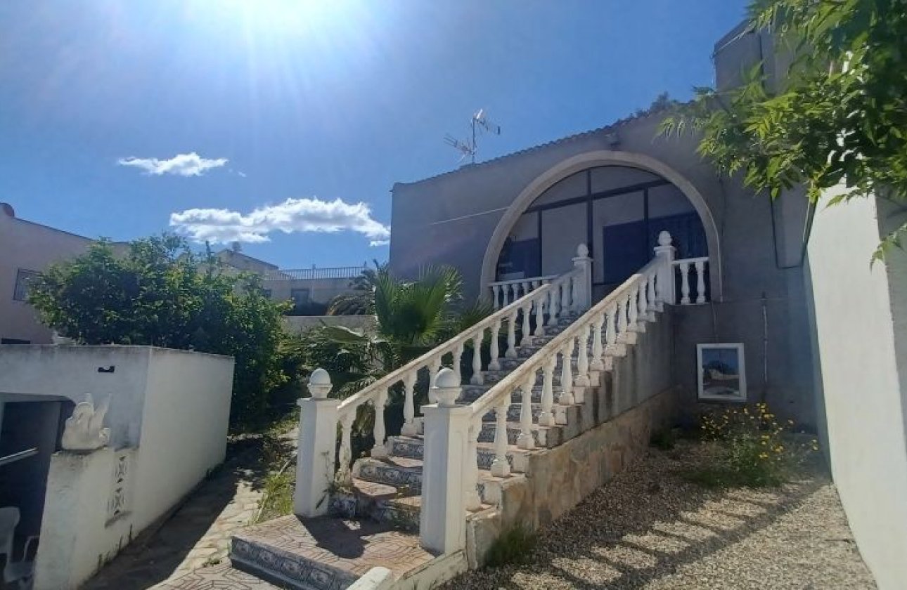 Resale - Villa - Torrevieja