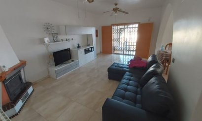 Resale - Villa - Torrevieja