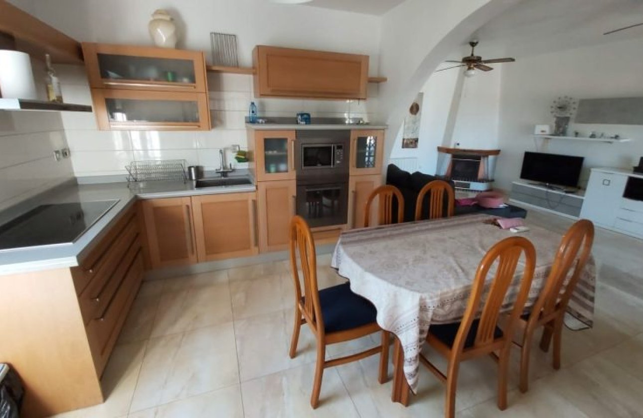 Resale - Villa - Torrevieja