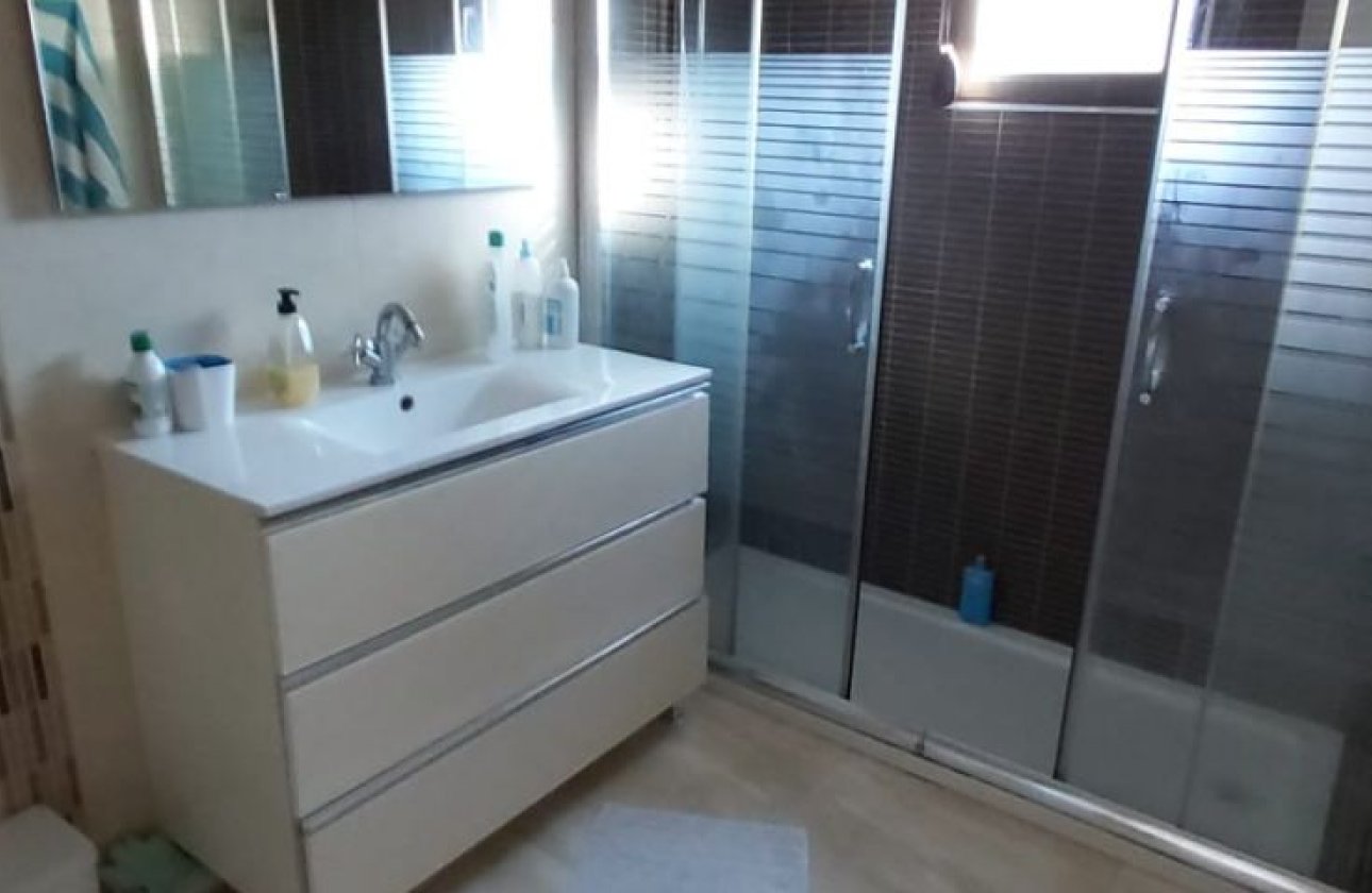 Resale - Villa - Torrevieja