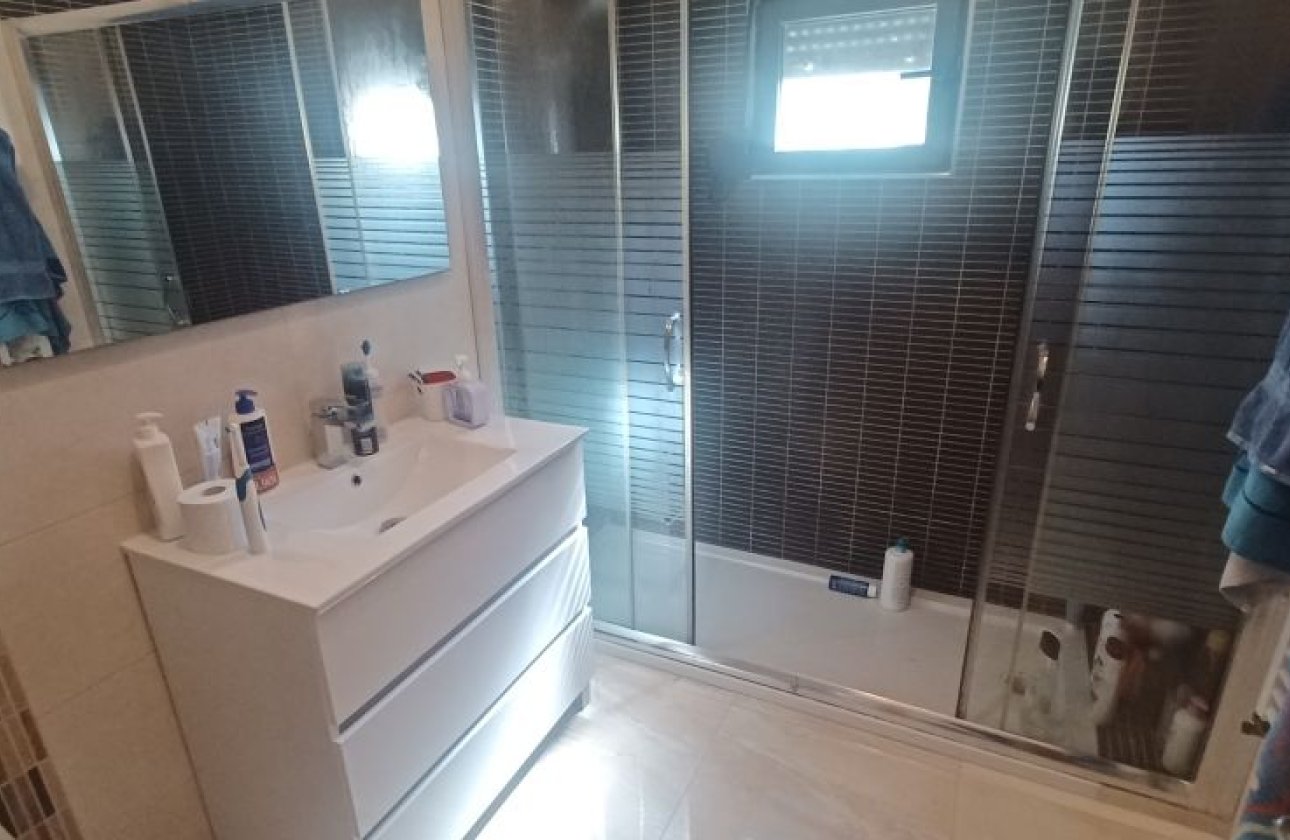 Resale - Villa - Torrevieja