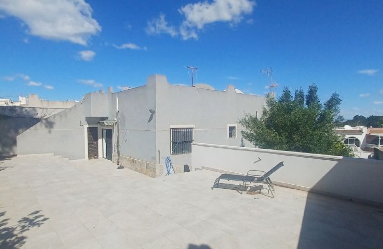 Resale - Villa - Torrevieja