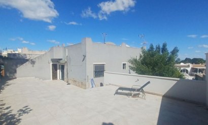 Resale - Villa - Torrevieja