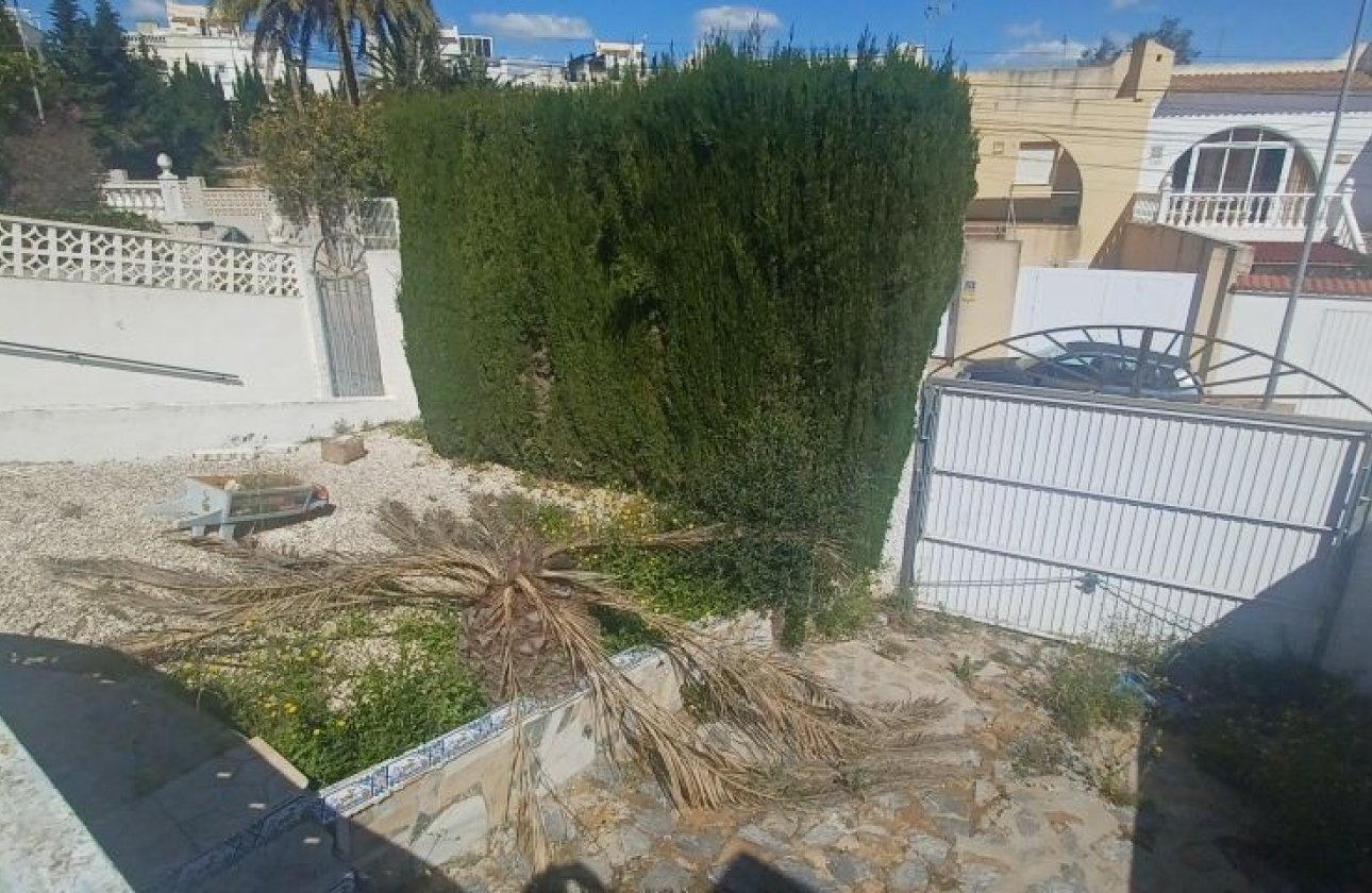 Resale - Villa - Torrevieja