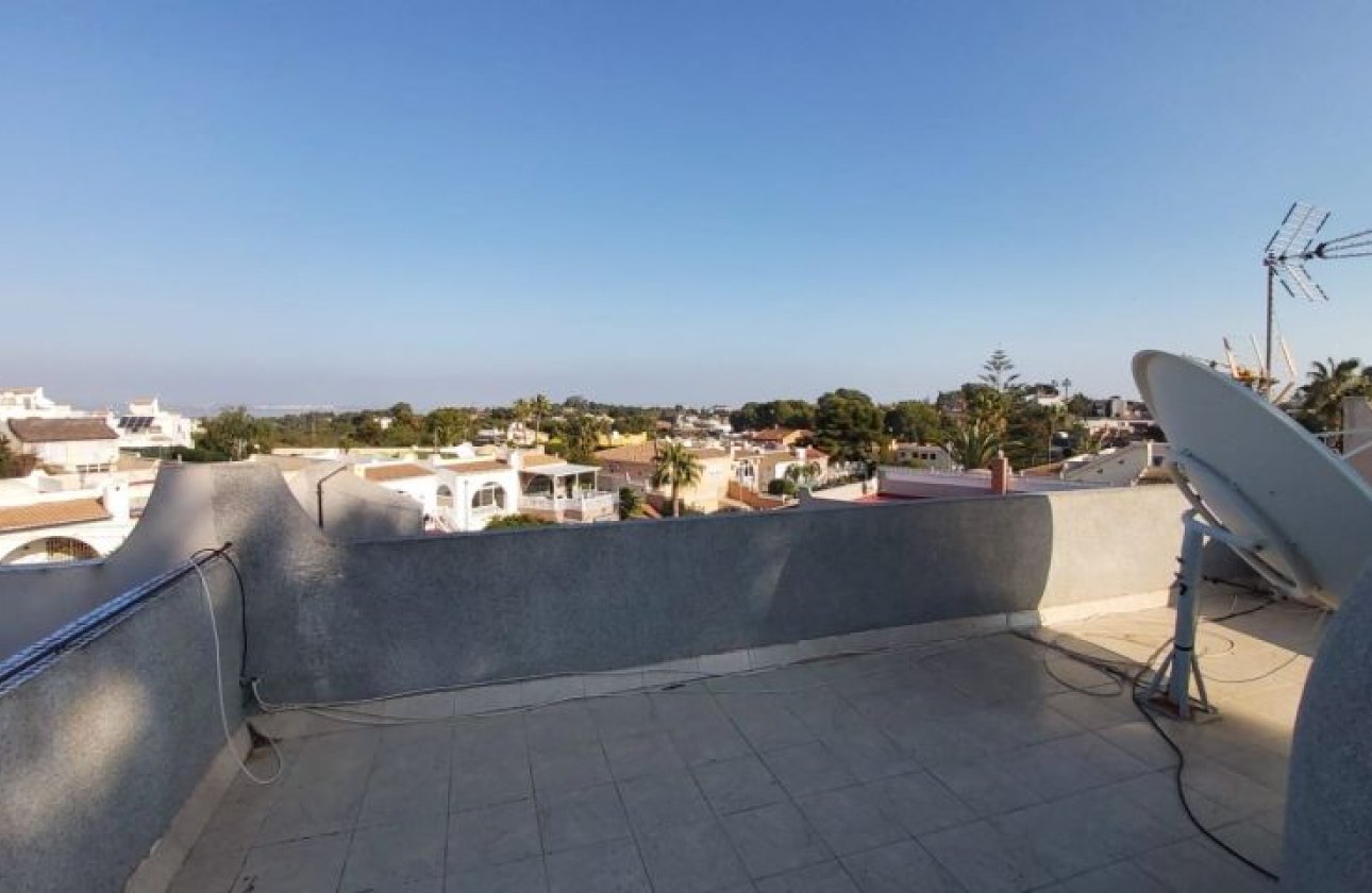 Resale - Villa - Torrevieja