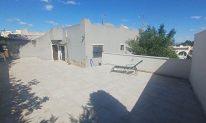 Resale - Villa - Torrevieja
