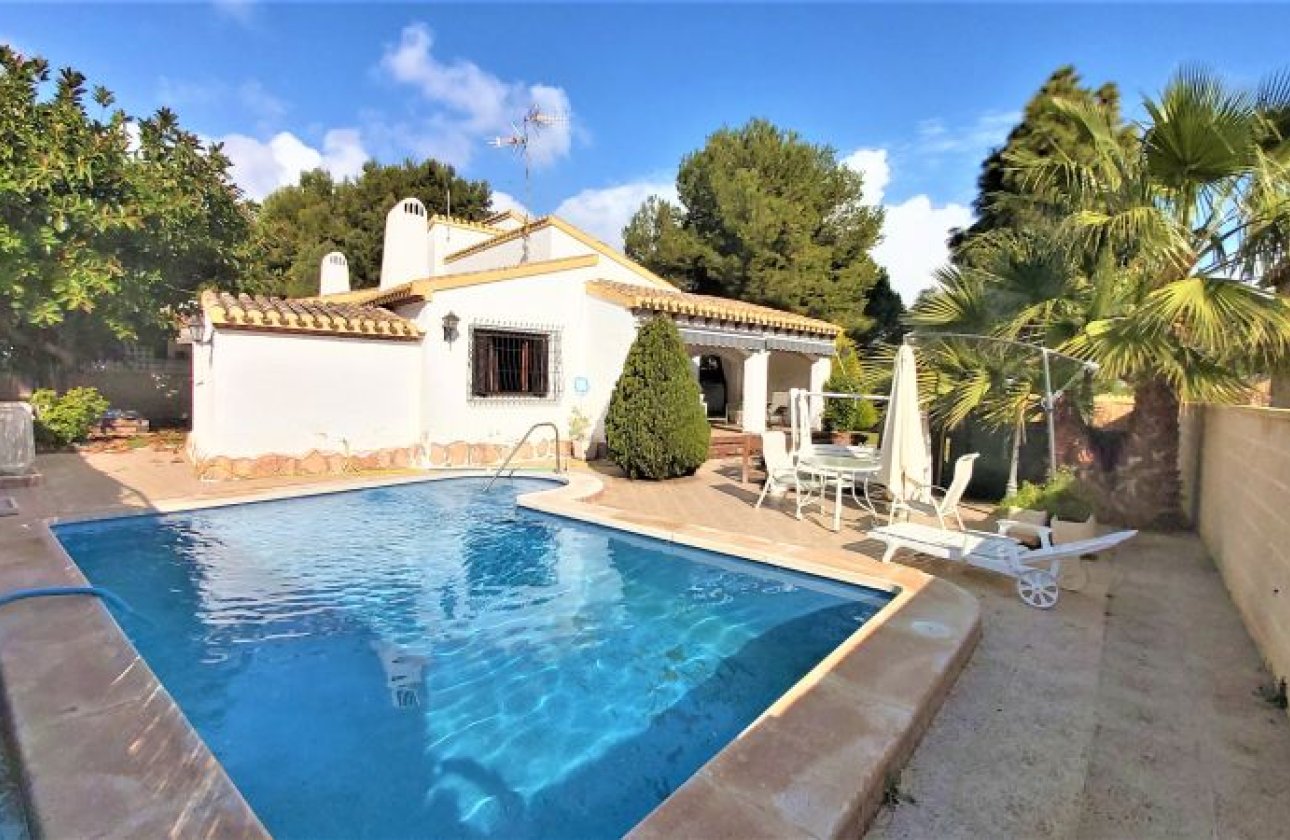Resale - Villa - Torrevieja