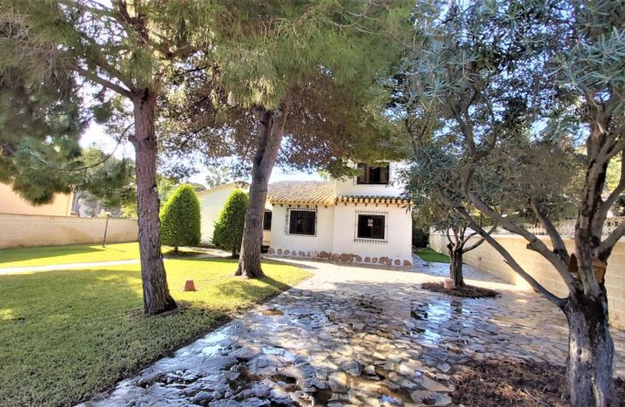 Resale - Villa - Torrevieja