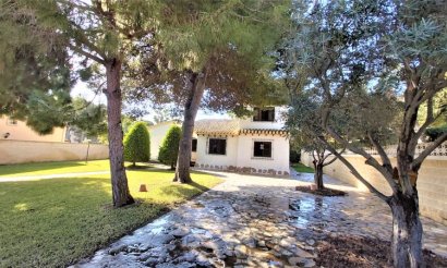 Resale - Villa - Torrevieja