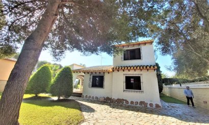 Resale - Villa - Torrevieja