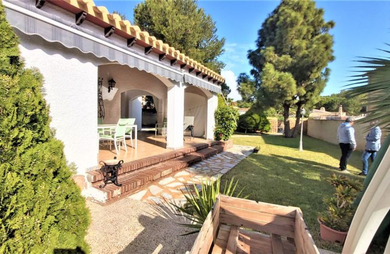 Resale - Villa - Torrevieja