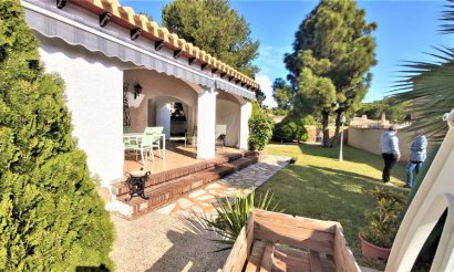Resale - Villa - Torrevieja