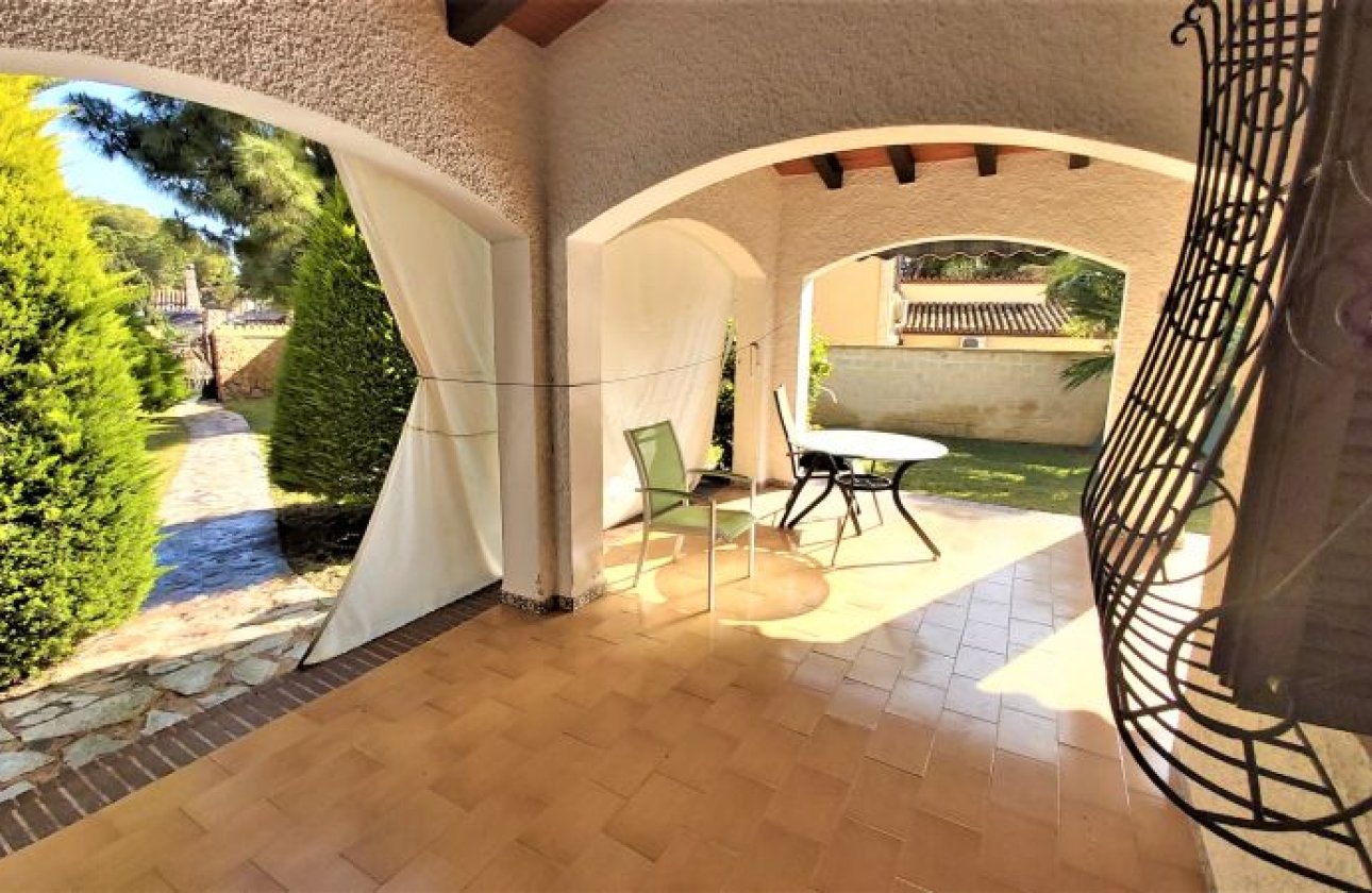 Resale - Villa - Torrevieja