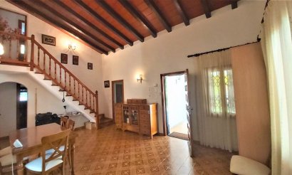 Resale - Villa - Torrevieja