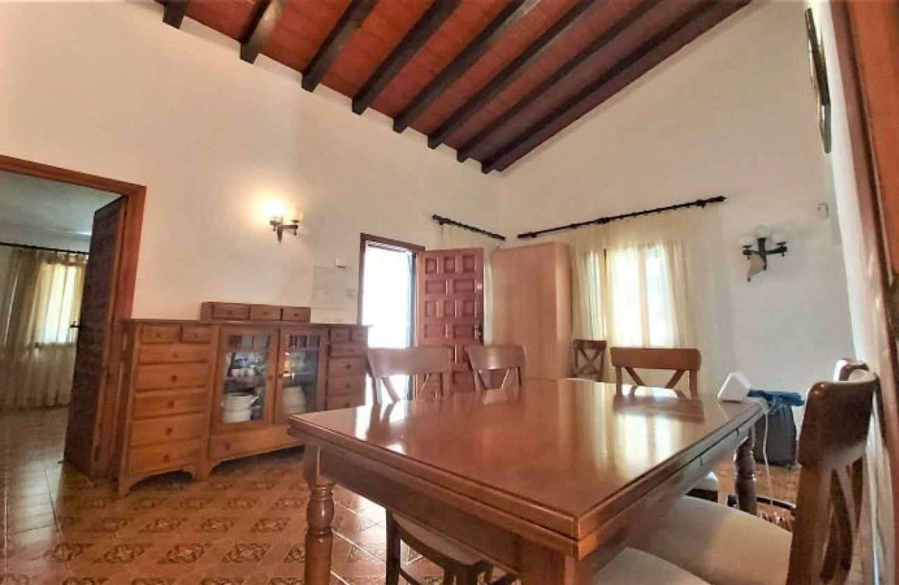 Resale - Villa - Torrevieja