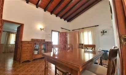 Resale - Villa - Torrevieja