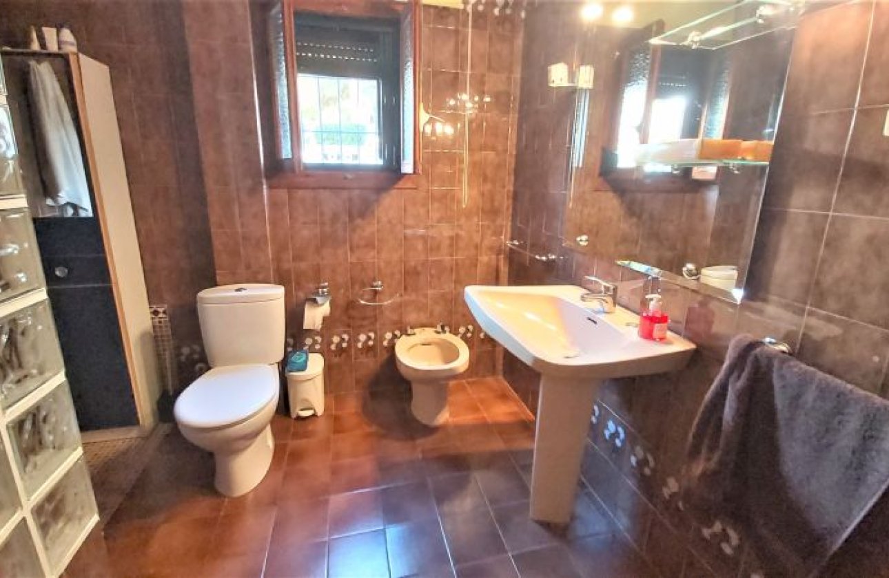 Resale - Villa - Torrevieja