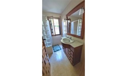 Resale - Villa - Torrevieja