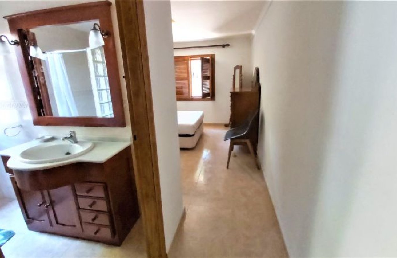 Resale - Villa - Torrevieja