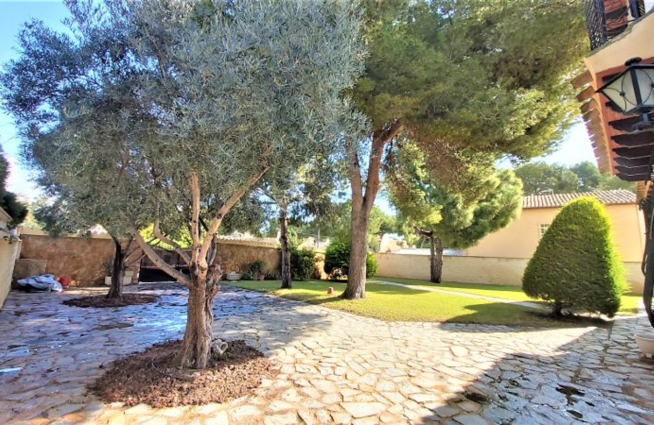 Resale - Villa - Torrevieja