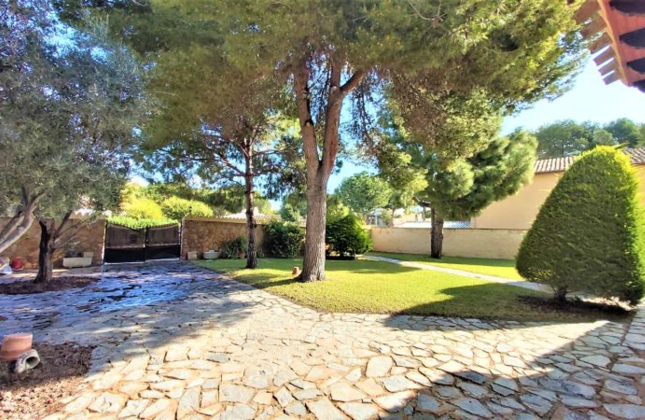 Resale - Villa - Torrevieja