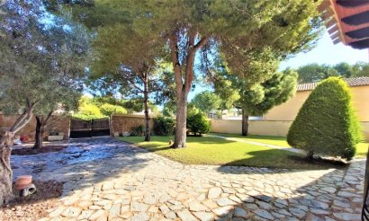 Resale - Villa - Torrevieja