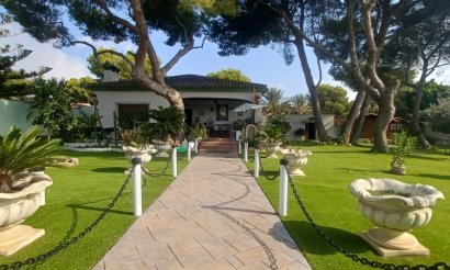 Resale - Villa - Orihuela Costa