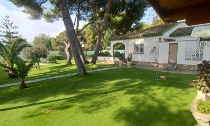 Resale - Villa - Orihuela Costa