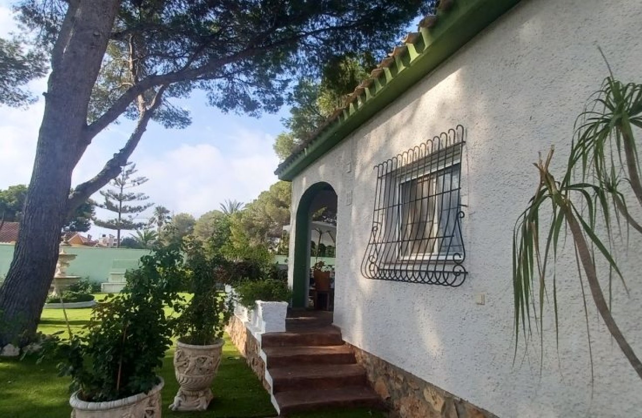 Resale - Villa - Orihuela Costa
