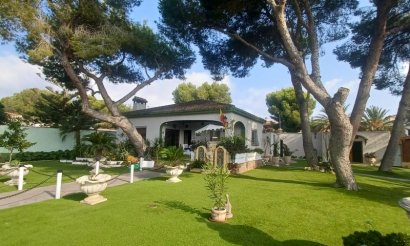 Resale - Villa - Orihuela Costa