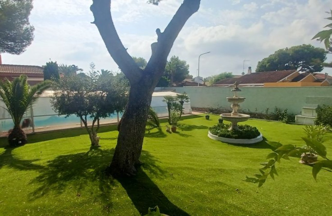 Resale - Villa - Orihuela Costa