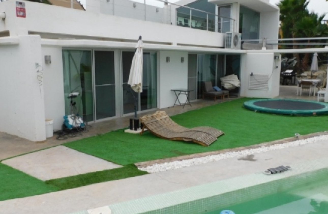 Resale - Villa - Alicante