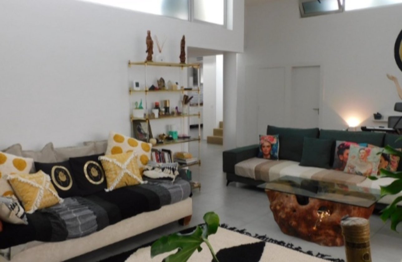 Resale - Villa - Alicante