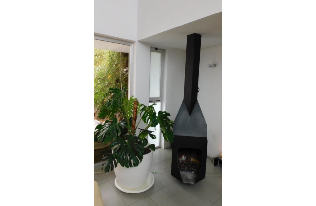 Resale - Villa - Alicante