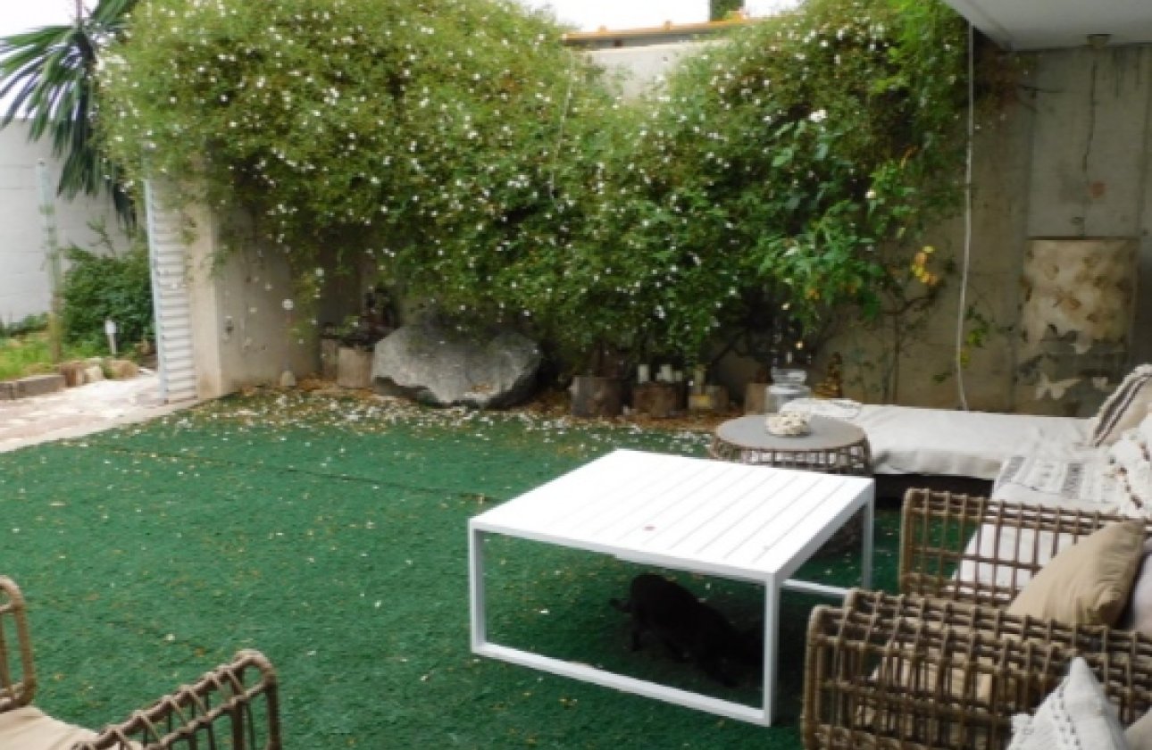 Resale - Villa - Alicante