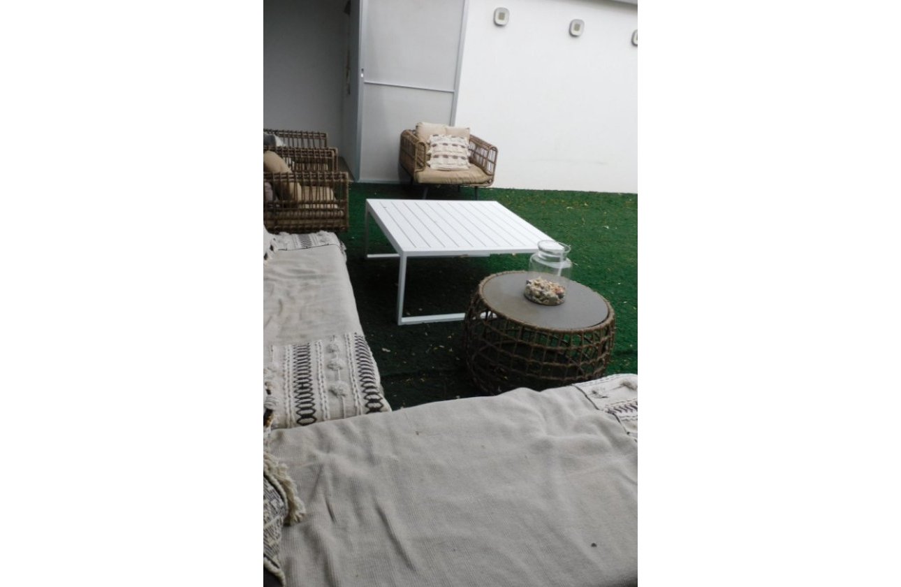 Resale - Villa - Alicante