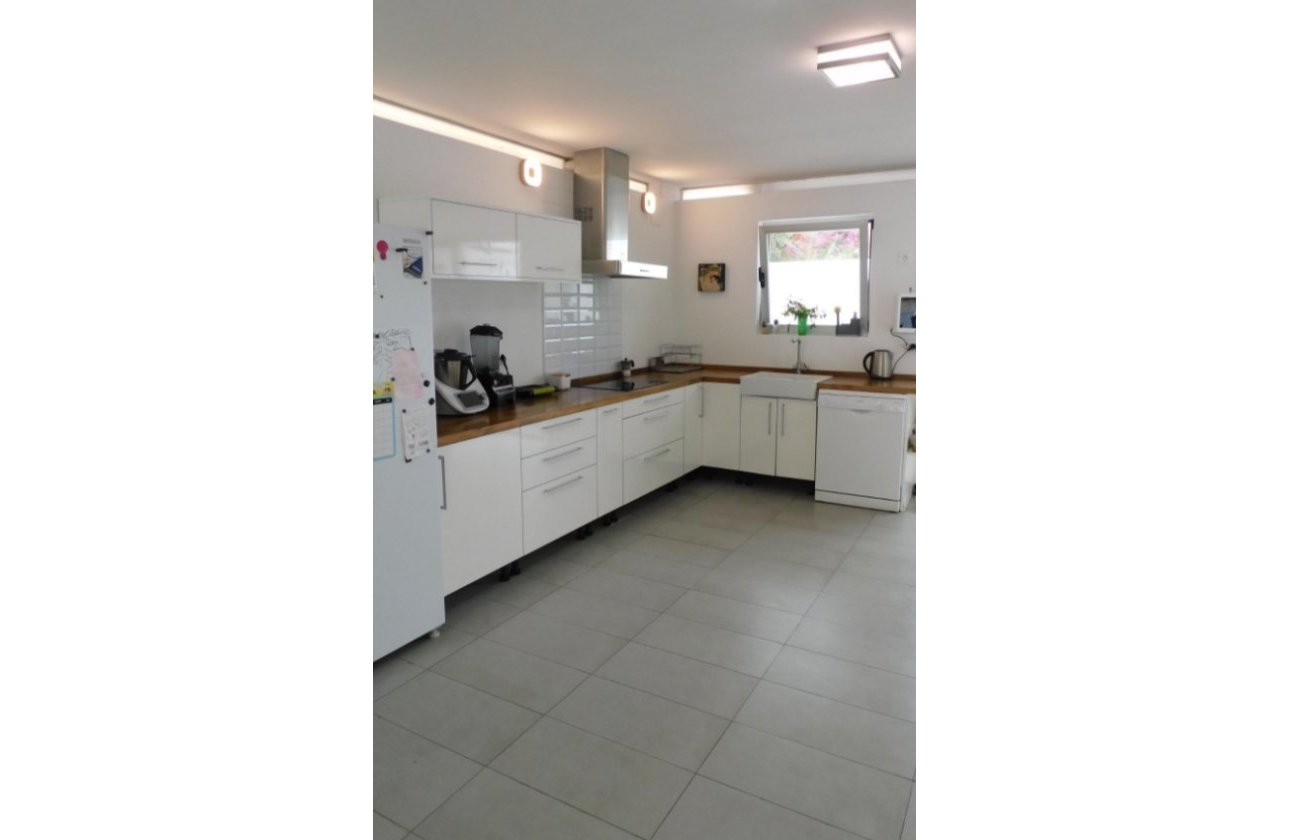 Resale - Villa - Alicante