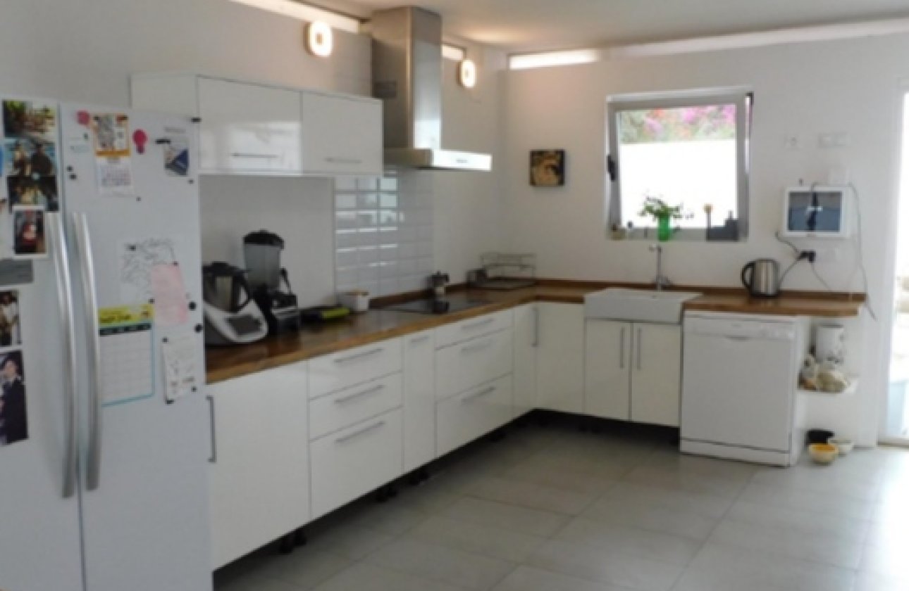 Resale - Villa - Alicante