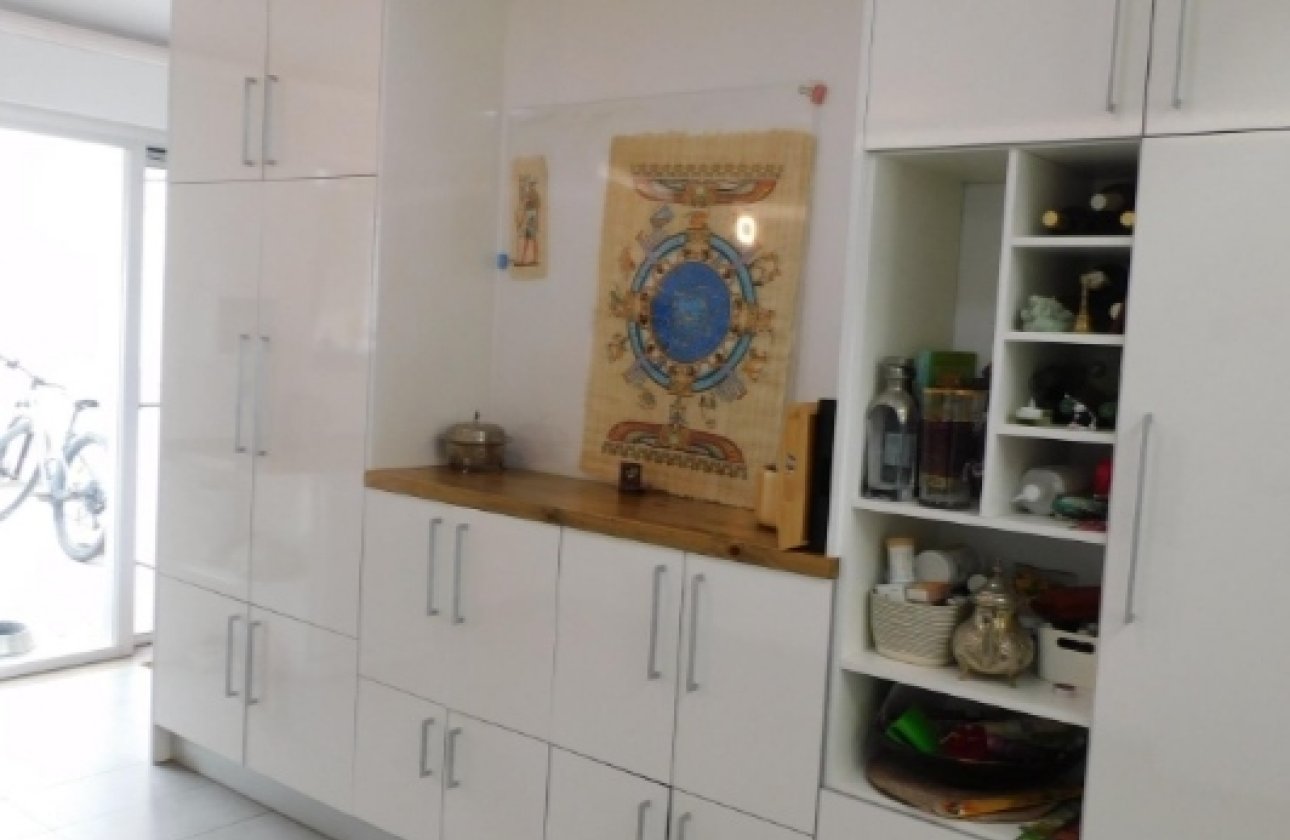 Resale - Villa - Alicante