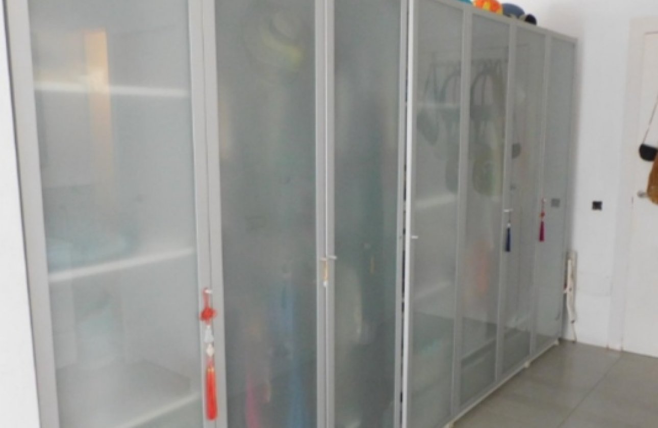 Resale - Villa - Alicante