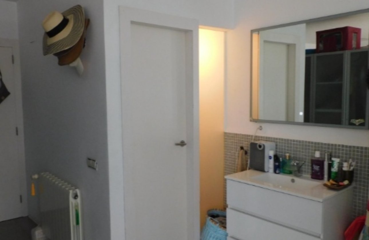 Resale - Villa - Alicante