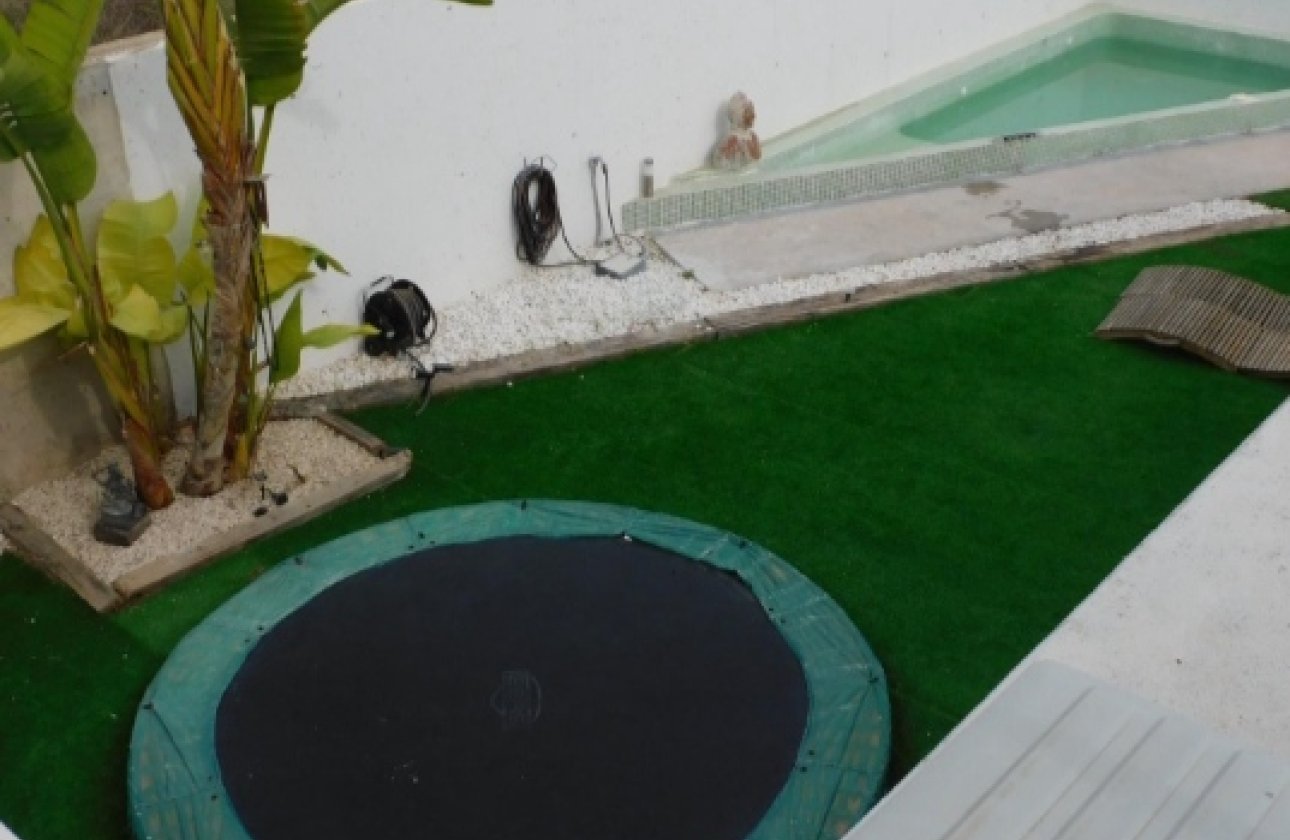 Resale - Villa - Alicante